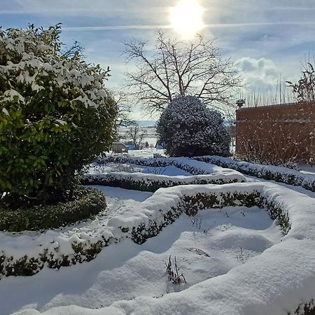 B&B Gutshaus De La Fontaine Feilsdorf Экстерьер фото