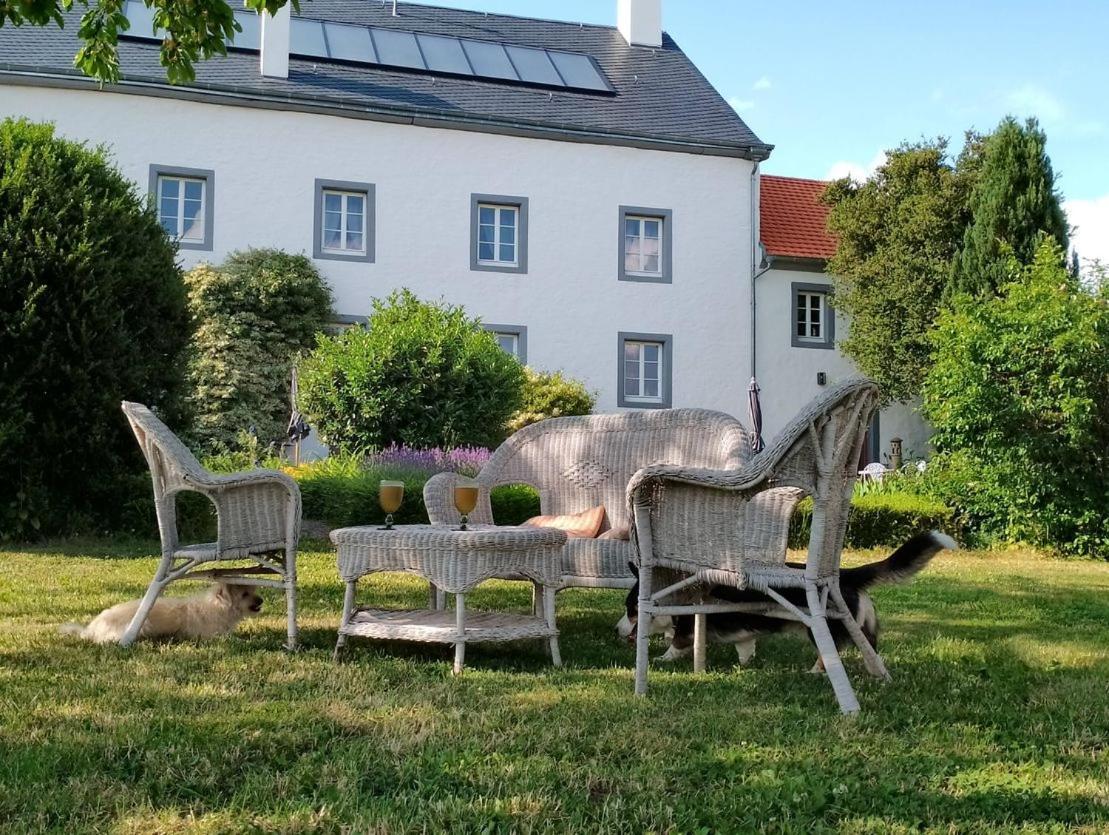 B&B Gutshaus De La Fontaine Feilsdorf Экстерьер фото
